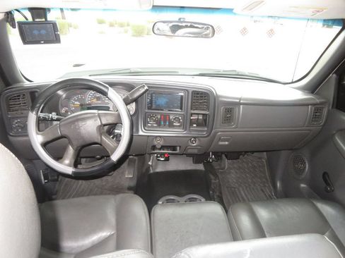Used 2006 Chevrolet Silverado 2500 W/T w/ Heavy-Duty Power Package RWD image 39