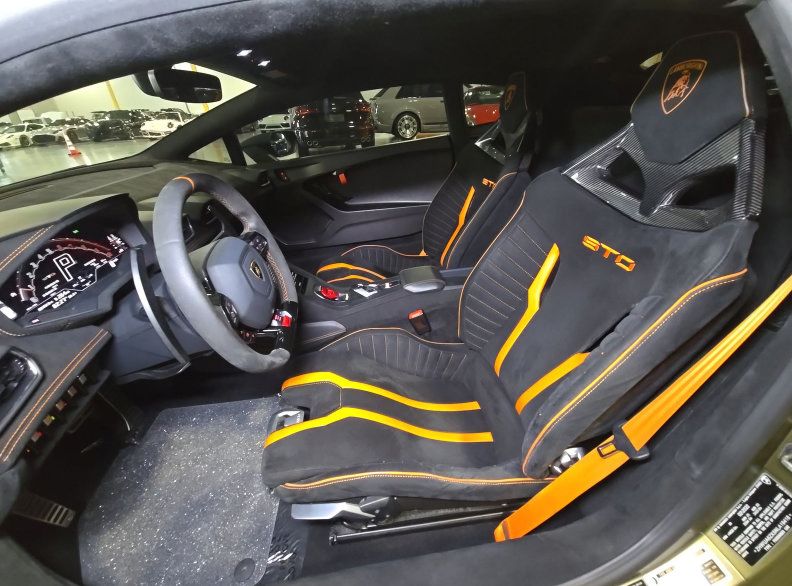 Used 2022 Lamborghini Huracan STO RWD image 5