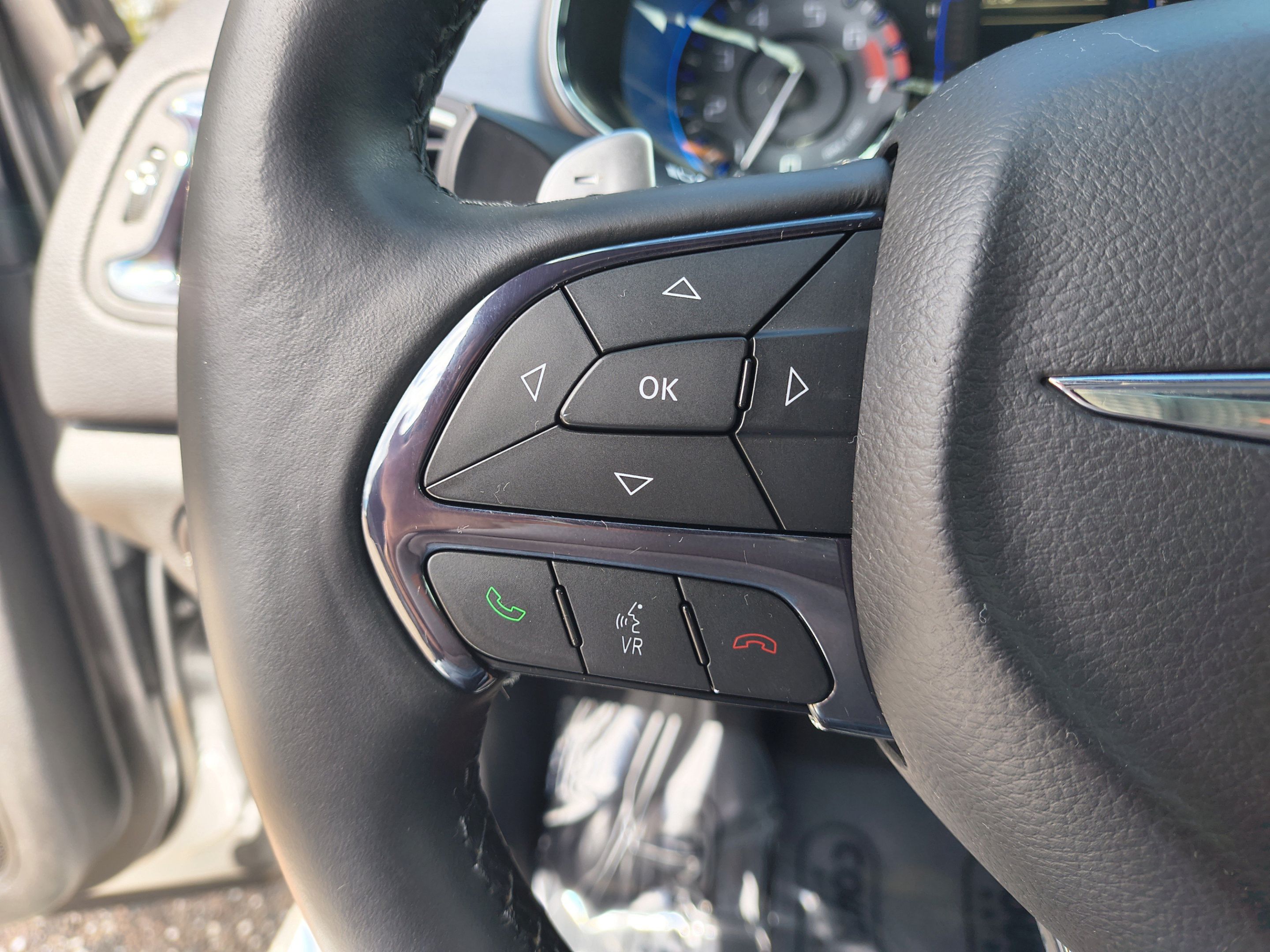 Used 2015 Chrysler 200 S w/ Comfort Group FWD image 29
