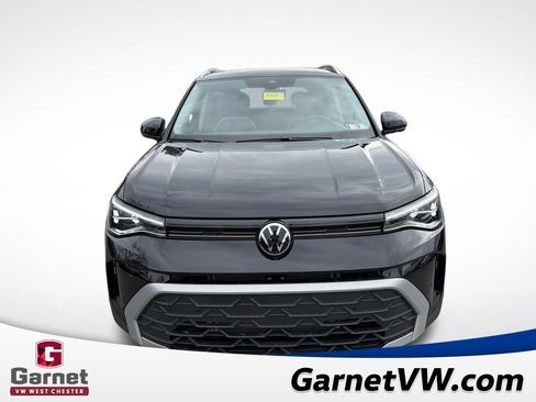 Certified 2025 Volkswagen Taos SE image 9