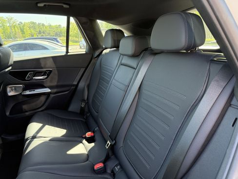 Used 2025 Mercedes-Benz GLC 300 4MATIC image 33