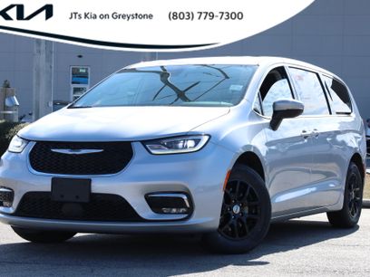 Used 2023 Chrysler Pacifica Touring-L