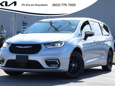 Used 2023 Chrysler Pacifica Touring-L image 1