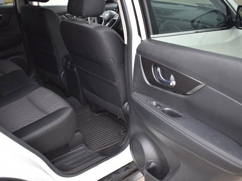 Used 2019 Nissan Rogue SV w/ Sun & Sound Touring Package image 15