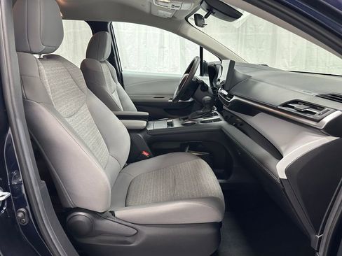 Used 2025 Toyota Sienna LE image 64