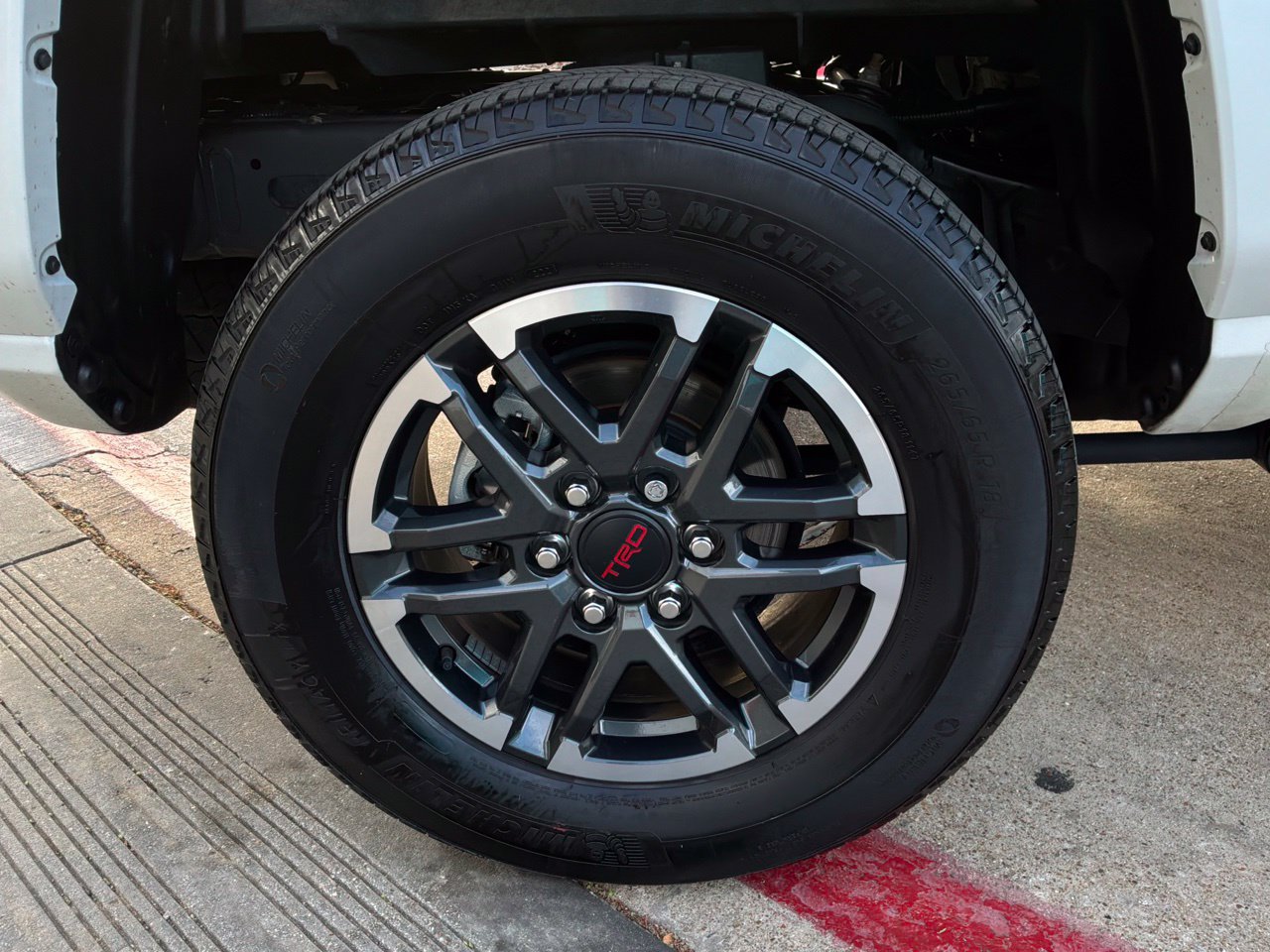 Used 2024 Toyota Tacoma TRD Sport w/ TRD Sport Premium Package AWD/4WD image 9