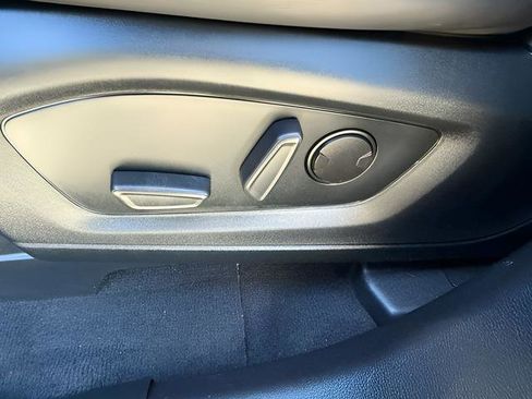 Used 2022 Ford Explorer XLT w/ Equipment Group 202A AWD/4WD image 25