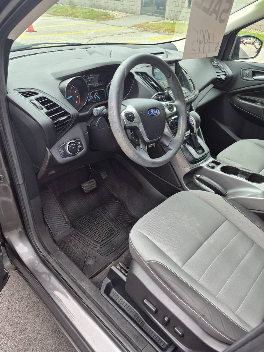 Used 2016 Ford Escape SE w/ Equipment Group 201A AWD/4WD image 16