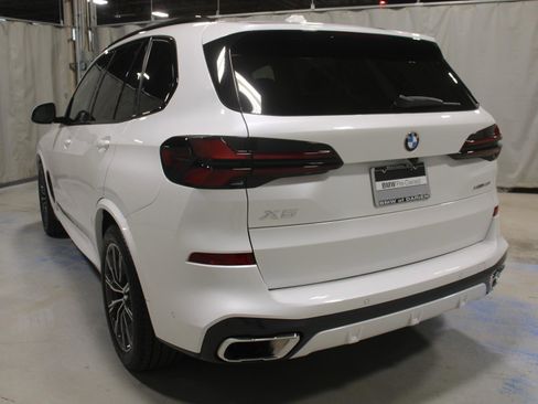 Used 2024 BMW X5 xDrive40i w/ M Sport Package AWD/4WD image 16
