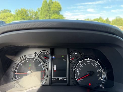 Used 2020 Toyota 4Runner SR5 AWD/4WD image 16