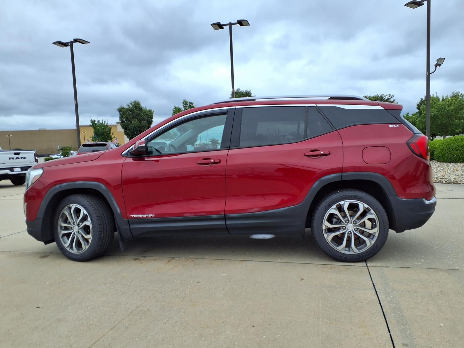 Used 2019 GMC Terrain SLT w/ Preferred Package FWD image 34