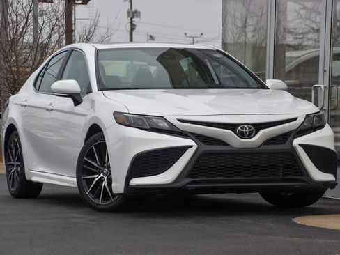 Used 2024 Toyota Camry SE w/ Convenience Package image 5