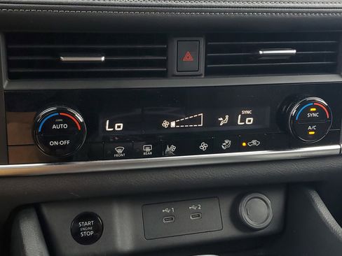 Used 2025 Nissan Rogue SV FWD image 24
