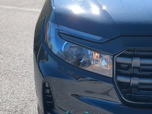 Used 2025 Honda Ridgeline Sport image 8