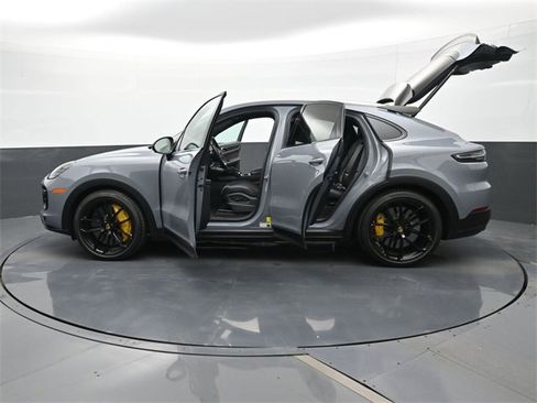 Used 2023 Porsche Cayenne Turbo GT image 30