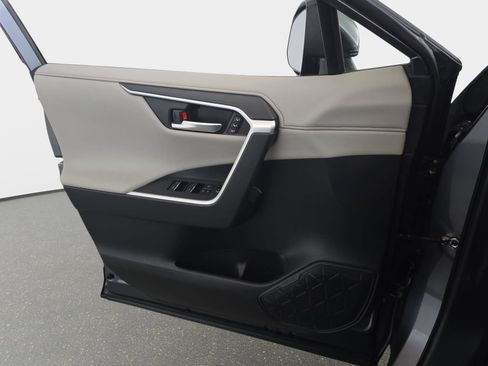 Used 2020 Toyota RAV4 Limited AWD/4WD image 30