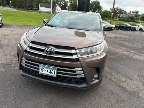 Used 2019 Toyota Highlander Limited Platinum AWD/4WD image 8