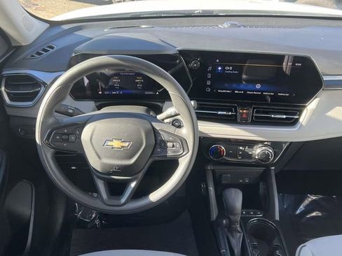 Used 2024 Chevrolet TrailBlazer LT image 32