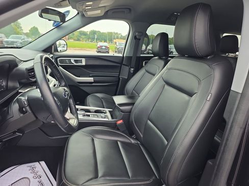 Used 2022 Ford Explorer XLT w/ Equipment Group 202A image 23