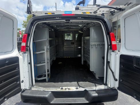 Used 2022 Chevrolet Express 2500 w/ Driver Convenience Package RWD image 7