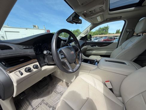 Used 2020 Cadillac Escalade ESV Luxury AWD/4WD image 10