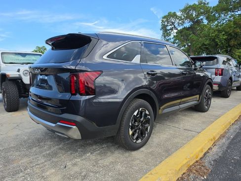 Certified 2025 Kia Sorento S w/ Panoramic Sunroof Package FWD image 16