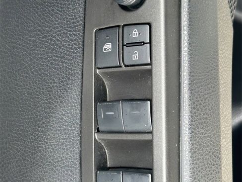 Used 2023 Toyota Camry SE image 21