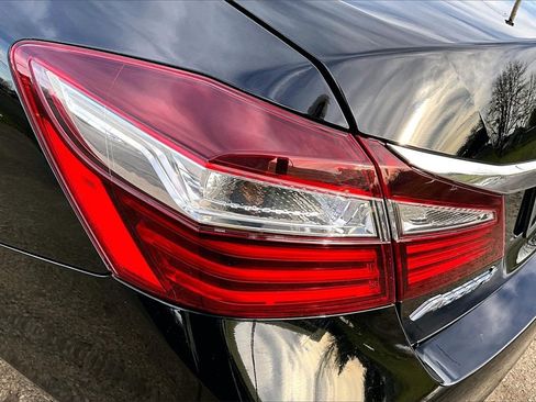 Used 2017 Honda Accord EX-L image 29