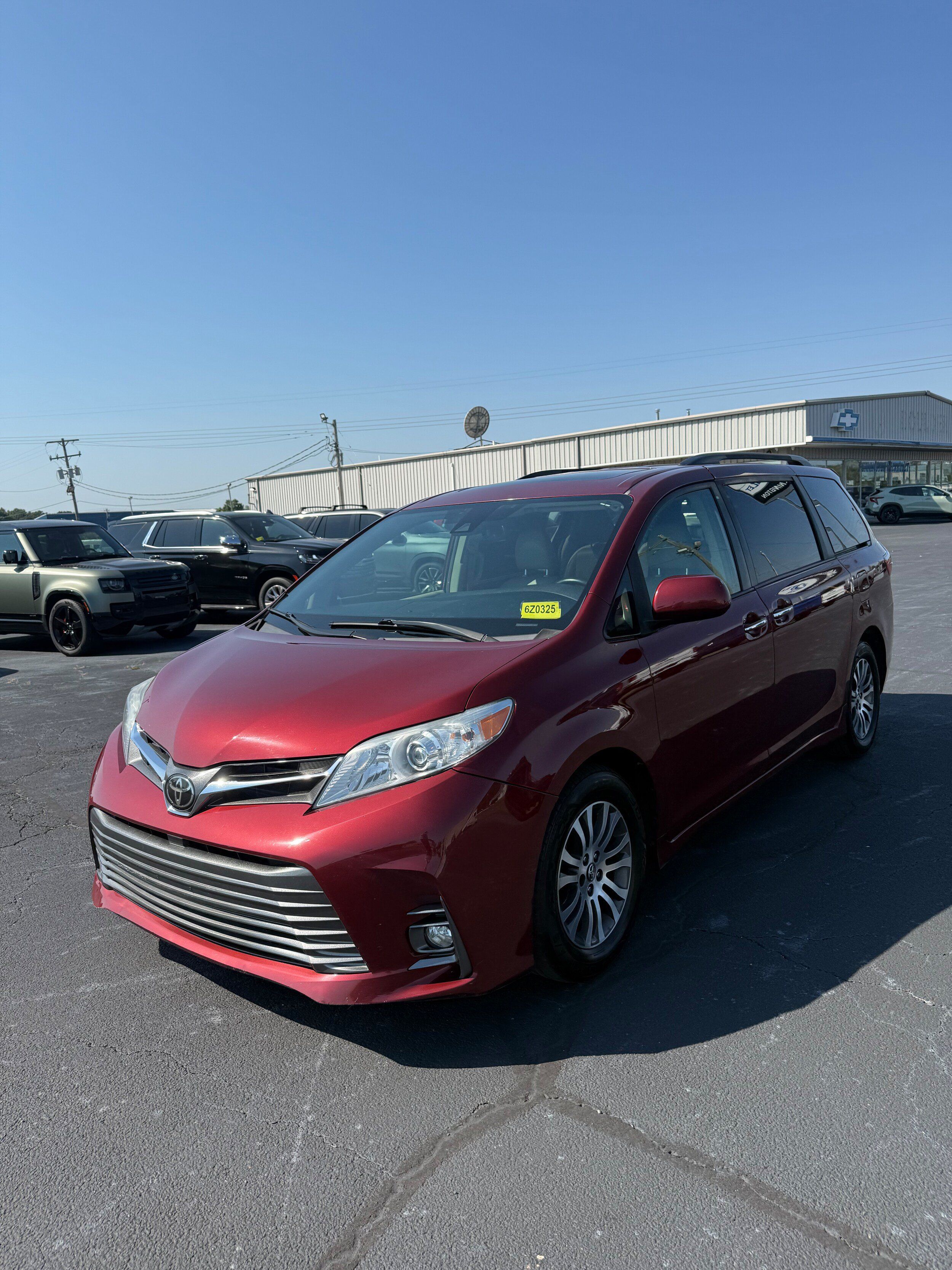 Used 2019 Toyota Sienna XLE FWD image 3