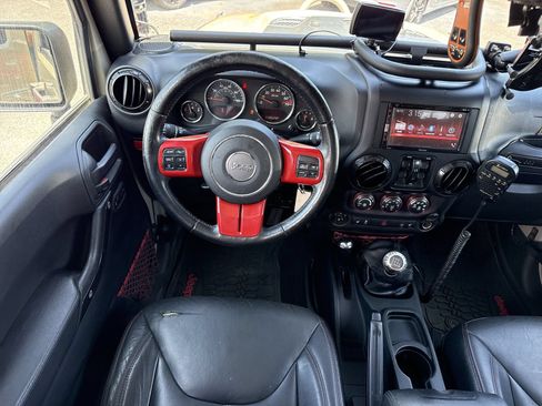Used 2017 Jeep Wrangler Unlimited Rubicon AWD/4WD image 14