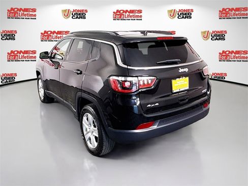 Used 2022 Jeep Compass Latitude image 2