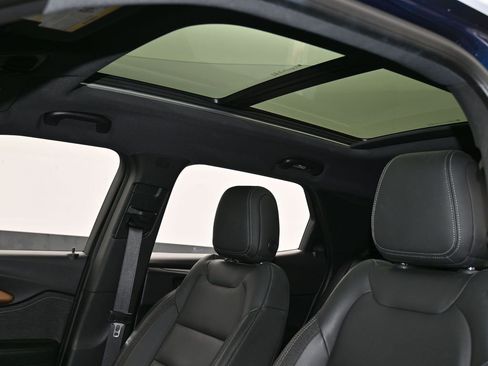 Used 2023 Chevrolet TrailBlazer ACTIV w/ Sun and Liftgate Package image 11