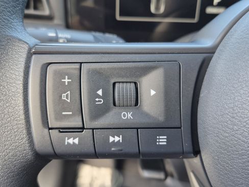 Certified 2025 Nissan Kicks SV AWD/4WD image 29