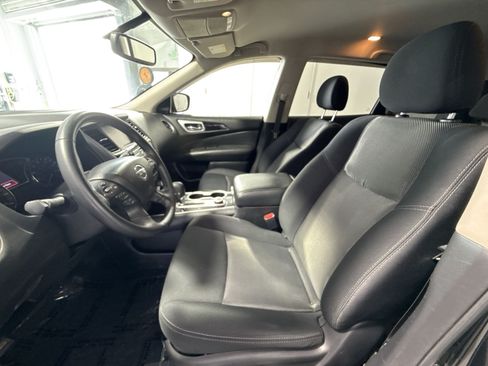 Used 2019 Nissan Pathfinder SV AWD/4WD image 14
