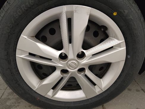 Used 2019 Nissan Kicks S FWD image 31