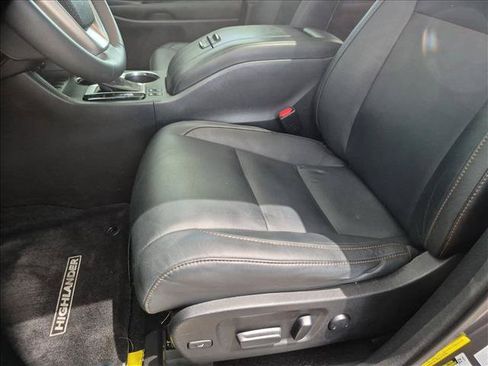 Used 2016 Toyota Highlander XLE FWD image 17
