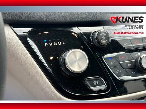 Used 2024 Chrysler Pacifica Touring-L FWD image 20