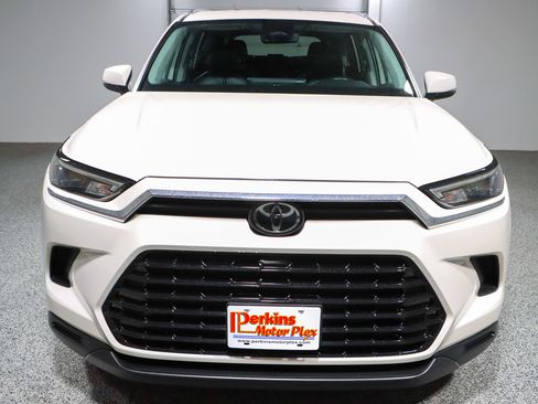 Used 2024 Toyota Grand Highlander XLE image 4