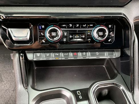Used 2025 GMC Sierra 2500 AT4 w/ AT4 Premium Plus Package AWD/4WD image 33