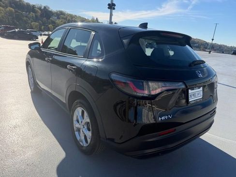 Used 2023 Honda HR-V LX image 9