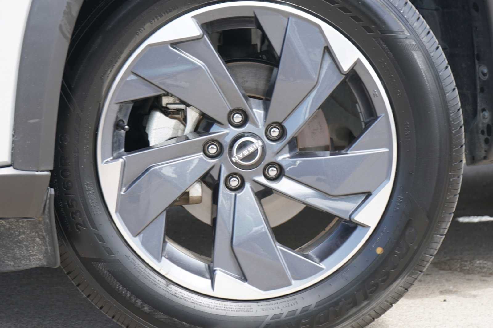 Used 2025 Nissan Rogue SV FWD image 2