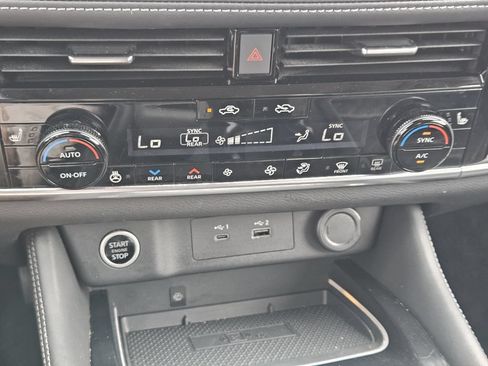 Used 2021 Nissan Rogue Platinum FWD image 14