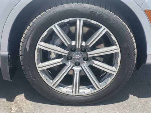 Used 2018 Audi Q7 3.0T Prestige w/ Prestige Package AWD/4WD image 11