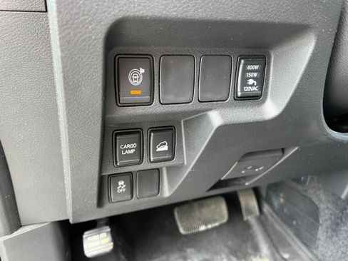 Used 2022 Nissan Frontier SV AWD/4WD image 20