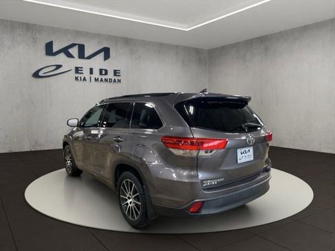 Used 2018 Toyota Highlander SE image 8
