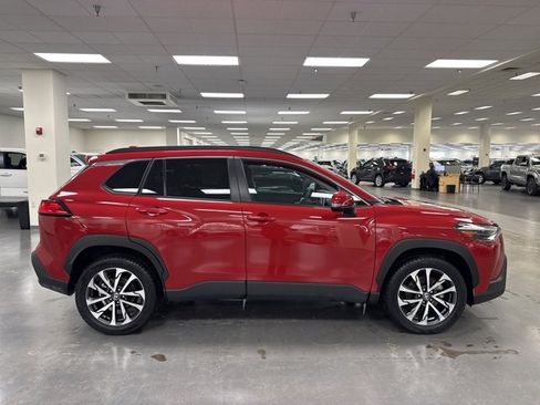 Certified 2024 Toyota Corolla Cross XLE image 8