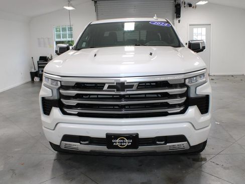 Used 2024 Chevrolet Silverado 1500 High Country w/ Technology Package AWD/4WD image 3