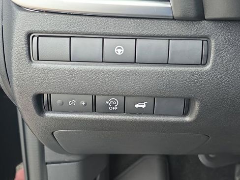 Used 2025 Nissan Rogue SV AWD/4WD image 27