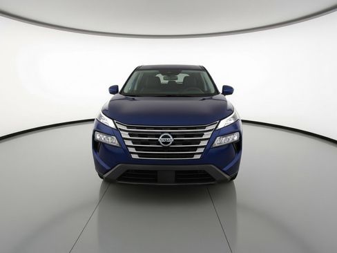 Used 2025 Nissan Rogue SV image 2