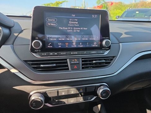Used 2023 Nissan Altima 2.5 SR FWD image 19